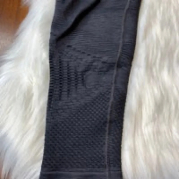 Athleta Halasana Seamless 7/8 Tights - Picture 4 of 7